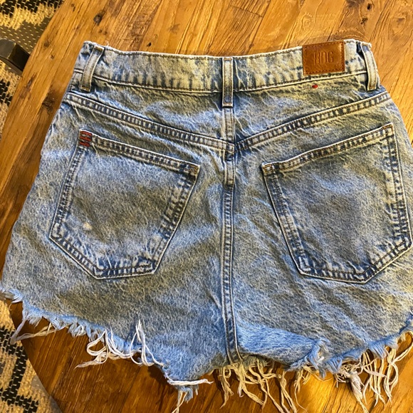 URBAN OUTFITTERS denim shorts size 27 - Picture 2 of 3